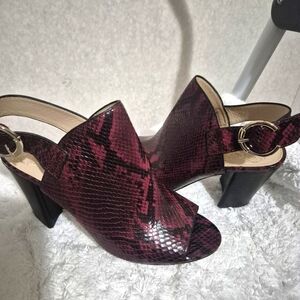 Vince Camuto Burgundy Snake Print Heels..SIZE:7M